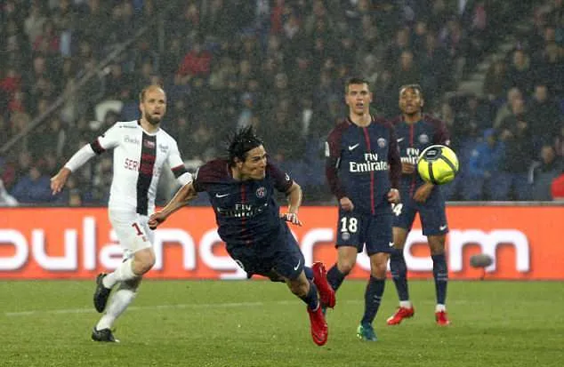 Vượt Ibra, Cavani lập thành tích cực khủng ở PSG - Bóng Đá