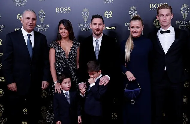 Lionel Messi wins record SIXTH Ballon d'Or as he edges out Liverpool's Virgil van Dijk... with Cristiano Ronaldo snubbing Paris ceremony - Bóng Đá