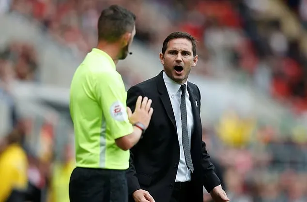 Lampard chửi trọng tài rồi bị đuổi, Derby County thua muối mặt - Bóng Đá