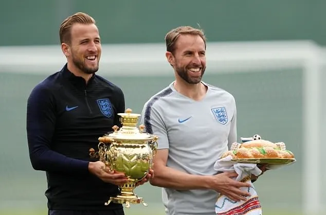 Chưa đá trận nào, Harry Kane và tuyển Anh đã giành cúp - Bóng Đá