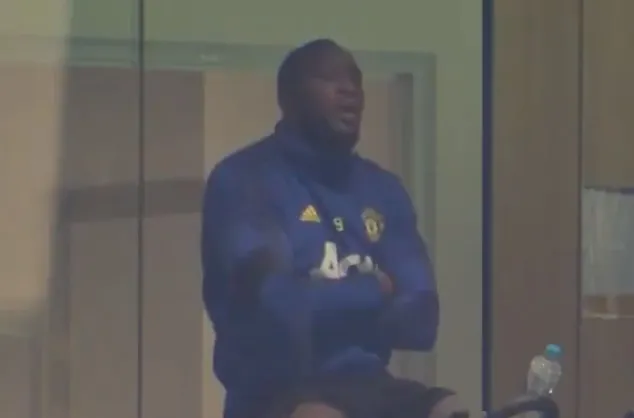 Romelu Lukaku caught yawning on exercise bike after missing Manchester United training session - Bóng Đá