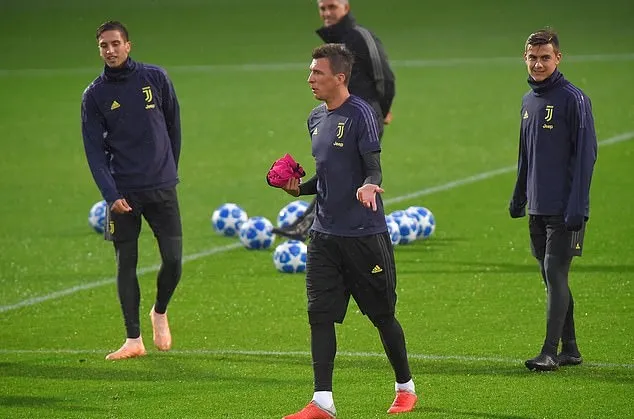 Ronaldo chỉ mặt đồng đội, Juventus chờ hạ Man Utd - Bóng Đá
