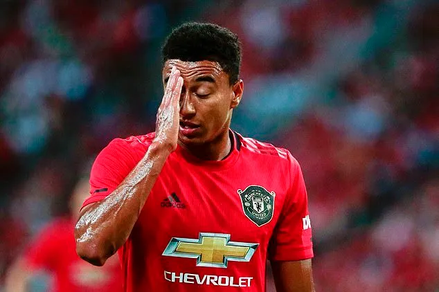 'Last season was not up to standard': Ole Gunnar Solskjaer demands more from underperforming Manchester United midfielder Jesse Lingard - Bóng Đá