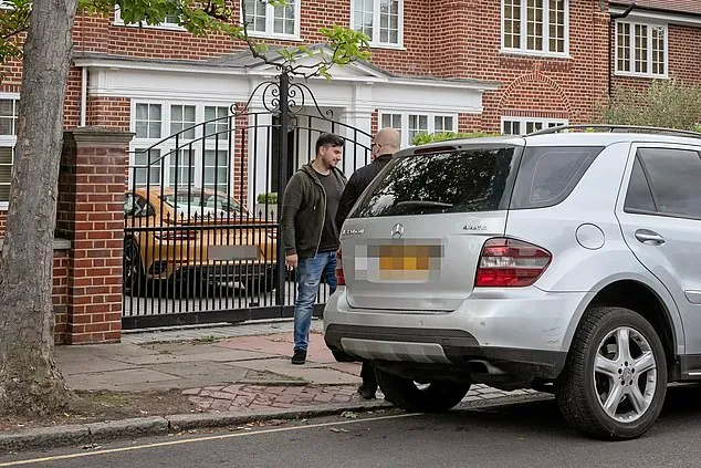 Arsenal star Ozil bundled into back seat of his car by security - Bóng Đá