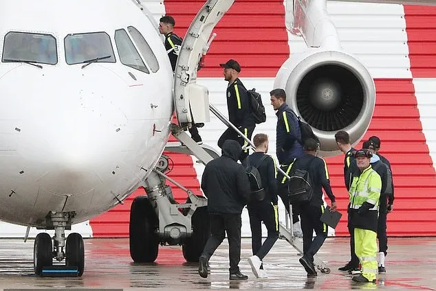 Thua sốc Lyon, 'tội đồ' của Man City vẫn chưa hoàn hồn trở lại - Bóng Đá