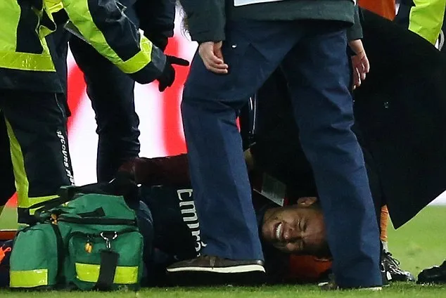 PSG thắng dễ ở trận siêu kinh điển, nhưng Neymar bật khóc vì chấn thương - Bóng Đá