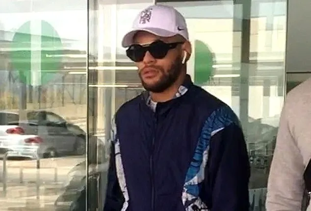 Neymar trở về quê nhà Brazil điều trị chấn thương - Bóng Đá