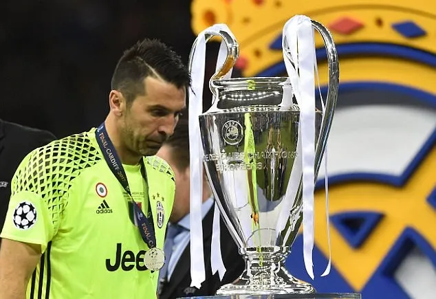 Ở tuổi 40, Gianluigi Buffon vẫn chưa dừng lại! - Bóng Đá