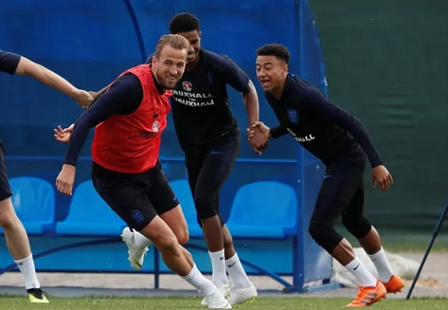 Young, Lingard khiến Harry kane hụt hơi, Tam sư sẵn sàng ra quân - Bóng Đá