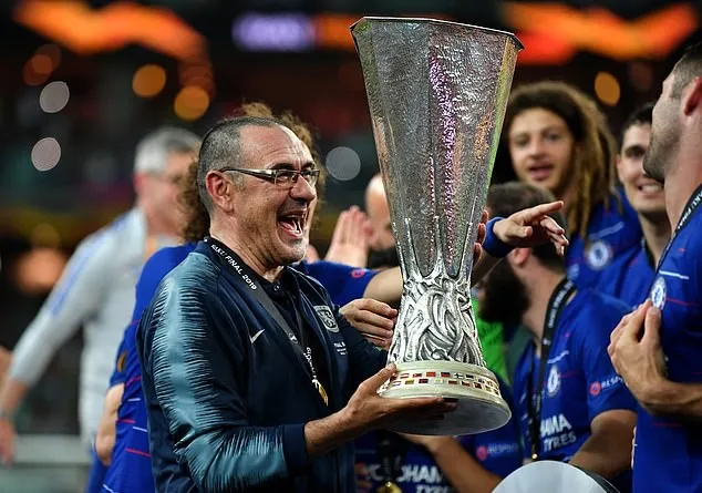 Maurizio Sarri kết thúc hành trình ngắn ngủi 1 năm ở Chelsea - Bóng Đá