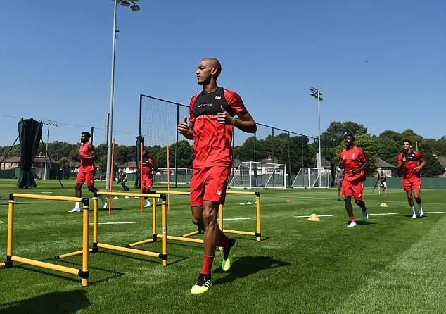 Naby Keita và Fabinho tỏ vẻ mệt mỏi trong ngày thứ 2 tập luyện cùng Liverpool - Bóng Đá