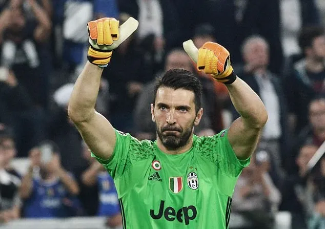 Ở tuổi 40, Gianluigi Buffon vẫn chưa dừng lại! - Bóng Đá