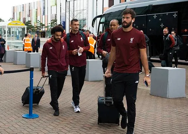 Salah tỏ ra 'lạc quẻ' khi cùng Liverpool hành quân sang Italia - Bóng Đá