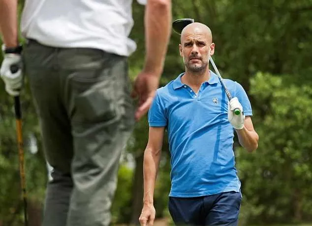 Mặc Toure cay cú, Pep Guardiola thong thả đi đánh golf - Bóng Đá