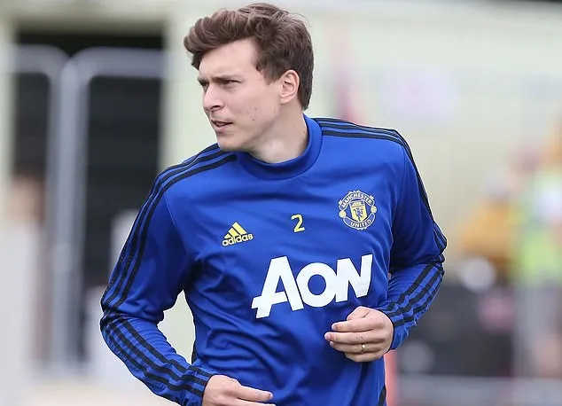 Victor Lindelof spotted out in Cheshire as he takes break from Manchester United - Bóng Đá