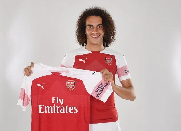 Tân binh Arsenal trông giống David Luiz y đúc trên sân tập - Bóng Đá