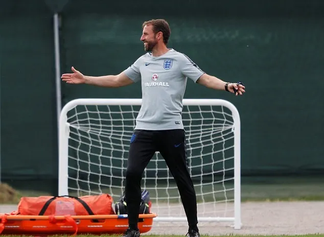 Young, Lingard khiến Harry kane hụt hơi, Tam sư sẵn sàng ra quân - Bóng Đá