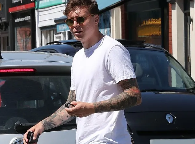 Victor Lindelof spotted out in Cheshire as he takes break from Manchester United - Bóng Đá