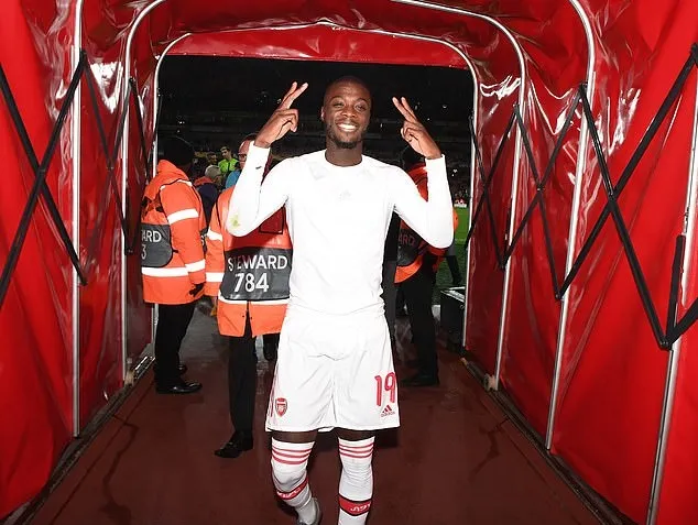 Nicolas Pepe and Wilfried Zaha will go head-to-head for the first time since their summer transfer sagas on Sunday. - Bóng Đá
