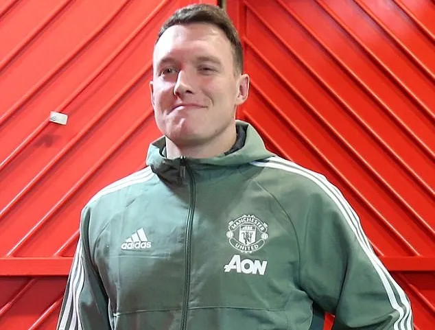 Phil Jones cảnh báo mọi đối thủ - Bóng Đá