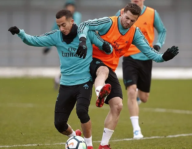 Zinedine Zidane trầm tư trước ma trận tin đồn - Bóng Đá