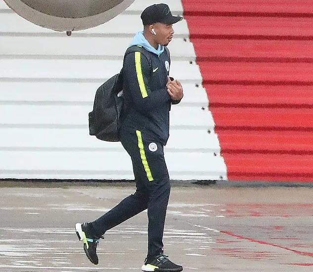 Thua sốc Lyon, 'tội đồ' của Man City vẫn chưa hoàn hồn trở lại - Bóng Đá