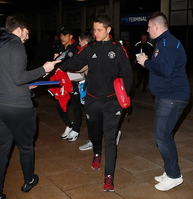 Hòa thất vọng, Man Utd vẫn được chào đón tại quê nhà - Bóng Đá
