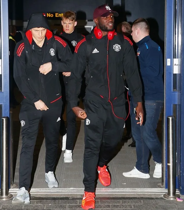 Hòa thất vọng, Man Utd vẫn được chào đón tại quê nhà - Bóng Đá