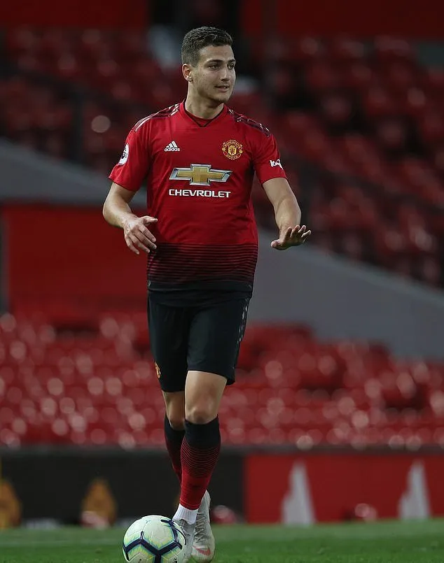 Dalot có thêm màn trình diễn ấn tượng, nhưng Man Utd lại nhận tin dữ - Bóng Đá