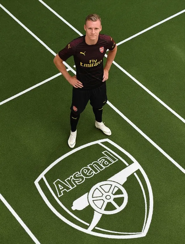 Chùm ảnh: Rạng rỡ cầm áo đấu Arsenal, Bernd Leno đe dọa vị trí của Cech - Bóng Đá