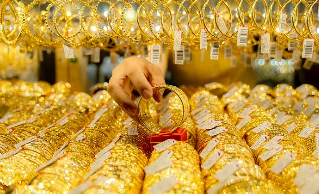 co-tien-nen-mua-vang-hay-gui-tiet-kiem-se-loi-hon (2)