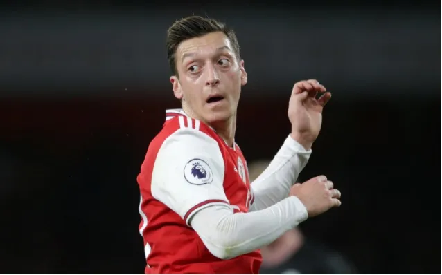 Fenerbahce chief 'flies in for Mesut Ozil talks' - Bóng Đá