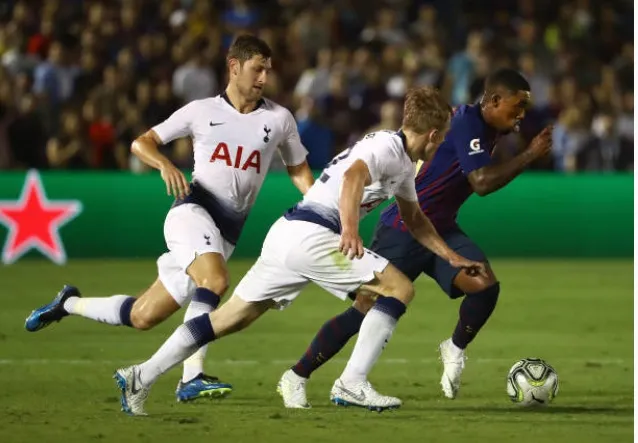 Ảnh sau trận Barca - Tottenham - Bóng Đá