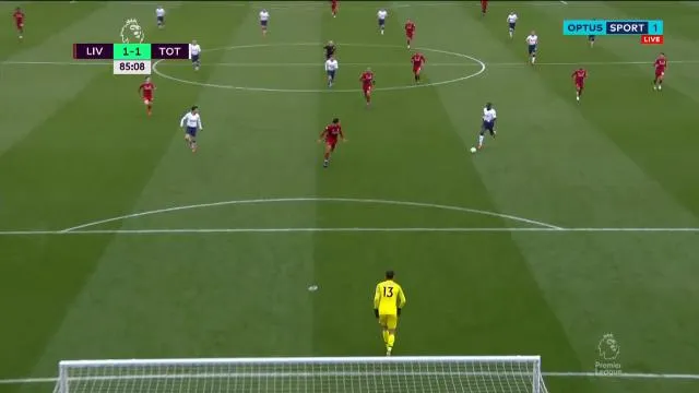 Đáng 'đồng tiền bát gạo', Van Dijk cứu Liverpool với pha phòng ngự đỉnh cao - Bóng Đá