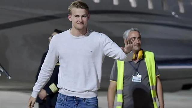 Ảnh De Ligt tới Juve kiểm tra y tế - Bóng Đá