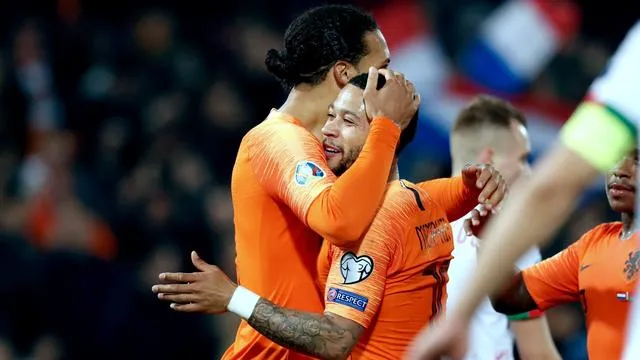 Memphis praises van Dijk with rap - Bóng Đá