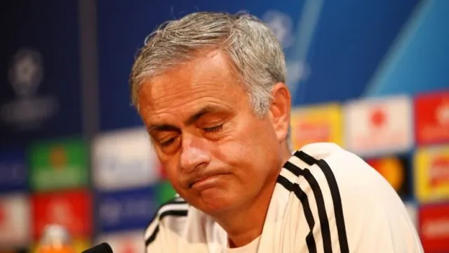 Đến đội bóng hạng Nhất cũng troll Man Utd và Mourinho - Bóng Đá