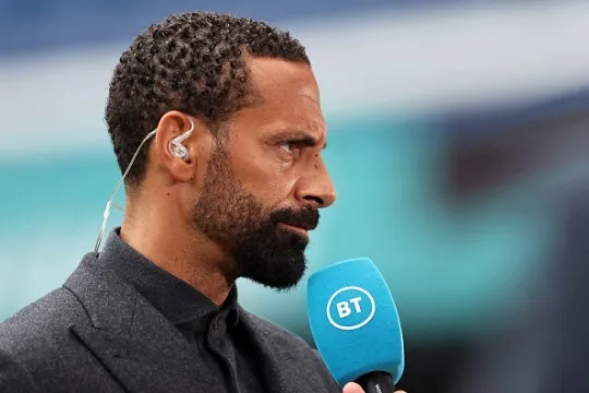 Rio Ferdinand tells Manchester United squad to take responsibility for their mistakes and reacts to brutal Harry Maguire meme - Bóng Đá