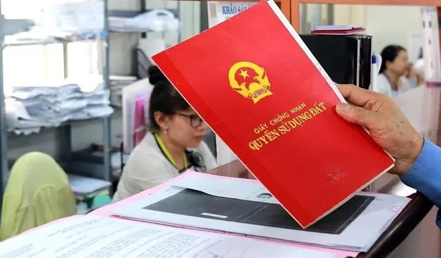 con-cai-co-quyen-su-dung-so-do-cua-ba-me-vay-ngan-hang (2)