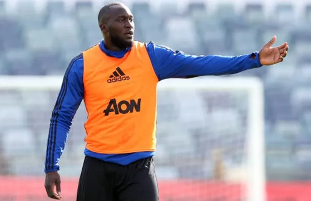 Romelu Lukaku caught yawning on exercise bike after missing Manchester United training session - Bóng Đá
