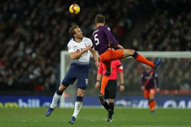 John Stones bỏ vợ con cặp gái 1 con - Bóng Đá