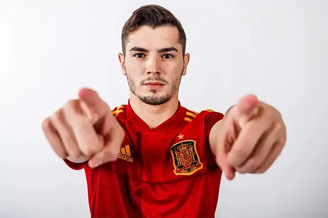 - Bóng Đá