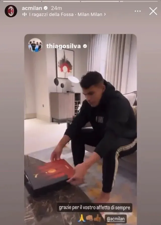 PHOTO: MILAN SEND GIFT TO CHELSEA DEFENDER THIAGO SILVA - Bóng Đá