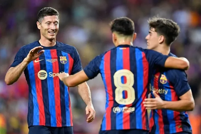 Lewandowski ghi bàn và kiến tạo trong trận thắng 6-0 của Barca - Bóng Đá