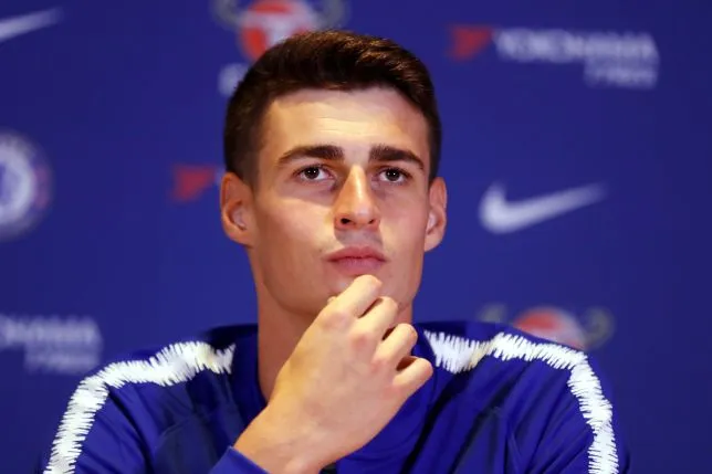 Tân binh Kepa đáp trả người tiền nhiệm về việc chèo kéo Hazard - Bóng Đá