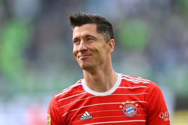 Chris Sutton - Bayern Munich star Robert Lewandowski told Arsenal are a ‘better option’ than Manchester United - Bóng Đá