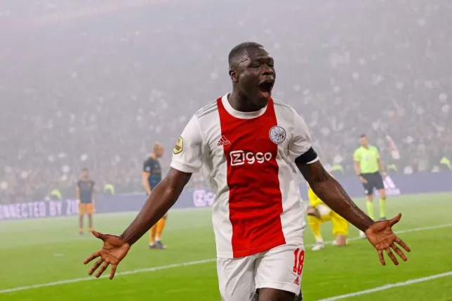 Brian Brobbey rejects Erik ten Hag and Manchester United to return to Ajax - Bóng Đá