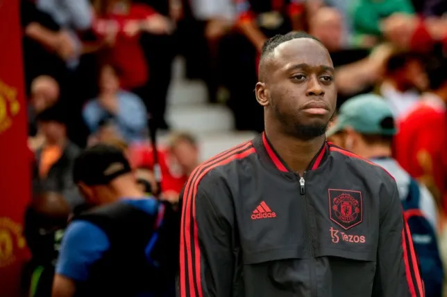 Erik ten Hag made u-turn on Aaron Wan-Bissaka after intervention from Manchester United board - Bóng Đá