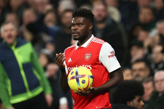 Arsenal midfielder Thomas Partey misses Manchester City clash through injury - Bóng Đá