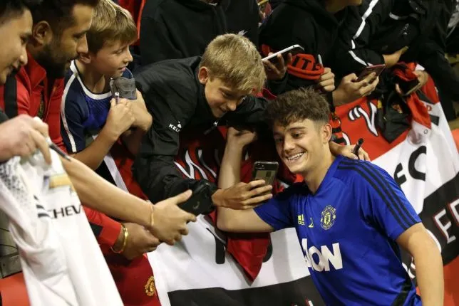 Ole Gunnar Solskjaer names the only Man Utd player who can rival Daniel James for pace - Bóng Đá